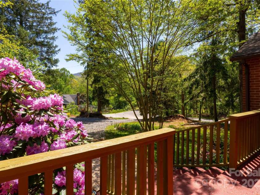 100 Park Ridge Avenue, Swannanoa, NC 28778.  MLS# CAR4253460, YatesRealty ID 14037. 