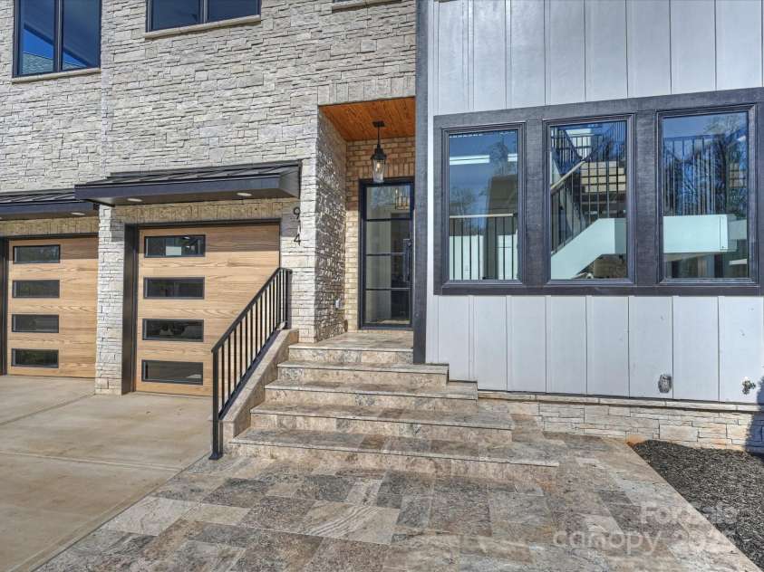 914 Laurel Creek Lane, Charlotte, NC 28211.  MLS# CAR4100598, YatesRealty ID 1404. 