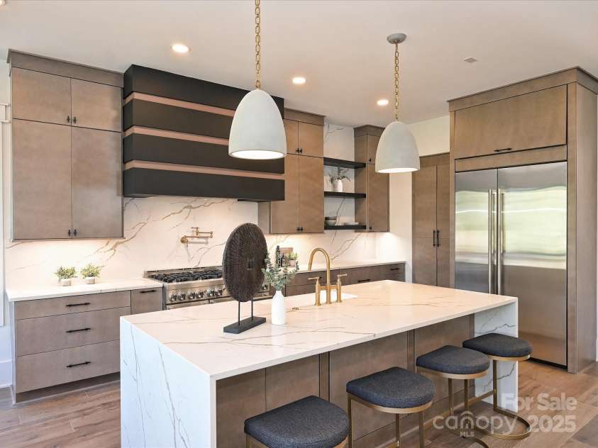 914 Laurel Creek Lane, Charlotte, NC 28211.  MLS# CAR4100598, YatesRealty ID 1404. 