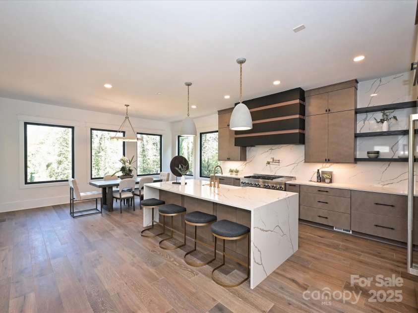 914 Laurel Creek Lane, Charlotte, NC 28211.  MLS# CAR4100598, YatesRealty ID 1404. 