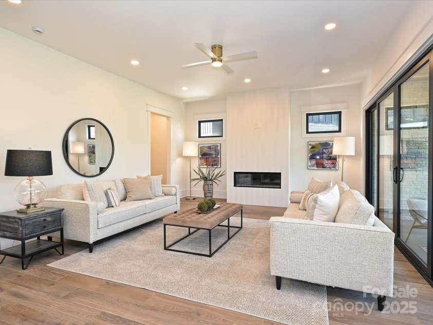 914 Laurel Creek Lane, Charlotte, NC 28211.  MLS# CAR4100598, YatesRealty ID 1404. 
