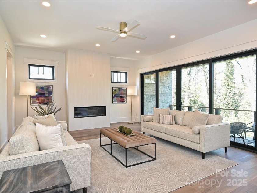 914 Laurel Creek Lane, Charlotte, NC 28211.  MLS# CAR4100598, YatesRealty ID 1404. 