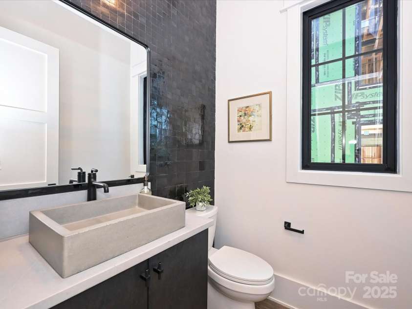 914 Laurel Creek Lane, Charlotte, NC 28211.  MLS# CAR4100598, YatesRealty ID 1404. 
