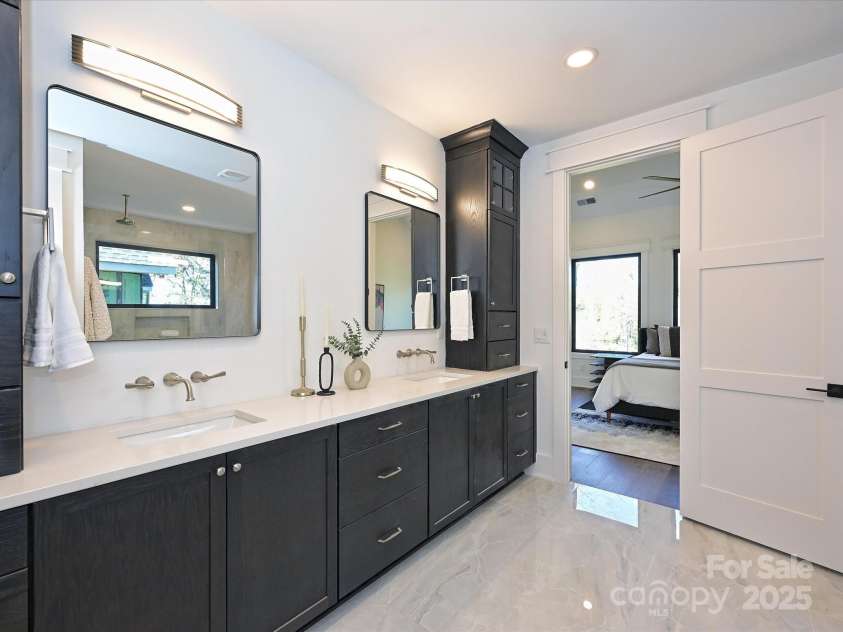 914 Laurel Creek Lane, Charlotte, NC 28211.  MLS# CAR4100598, YatesRealty ID 1404. 