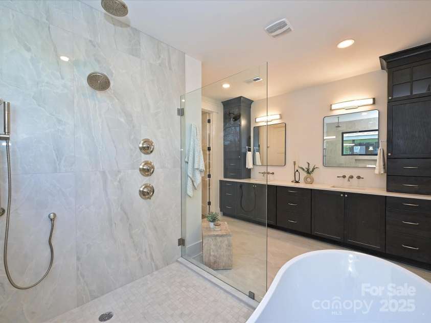914 Laurel Creek Lane, Charlotte, NC 28211.  MLS# CAR4100598, YatesRealty ID 1404. 