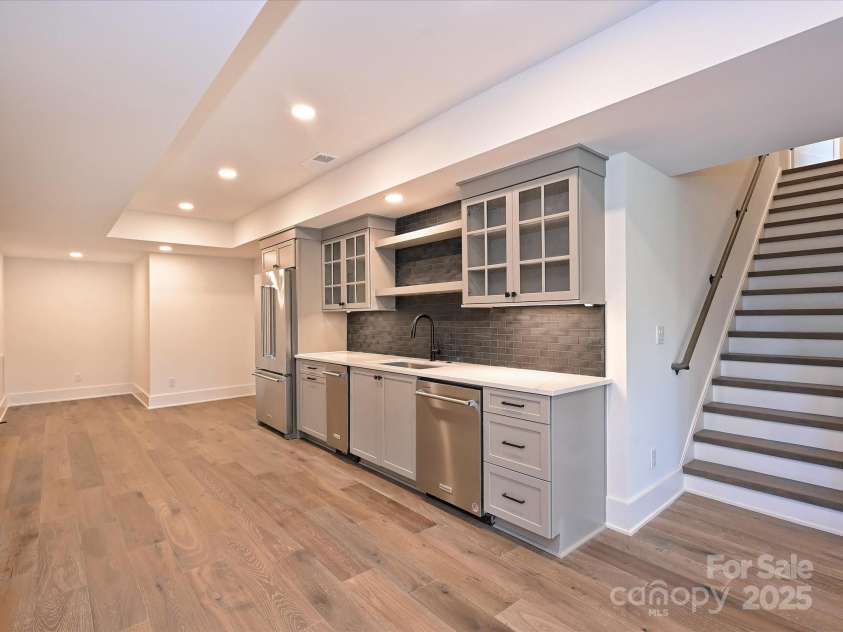 914 Laurel Creek Lane, Charlotte, NC 28211.  MLS# CAR4100598, YatesRealty ID 1404. 