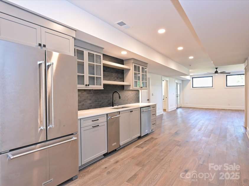 914 Laurel Creek Lane, Charlotte, NC 28211.  MLS# CAR4100598, YatesRealty ID 1404. 