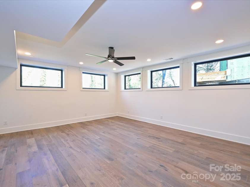 914 Laurel Creek Lane, Charlotte, NC 28211.  MLS# CAR4100598, YatesRealty ID 1404. 