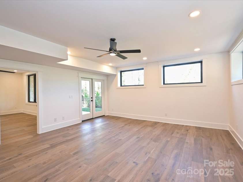914 Laurel Creek Lane, Charlotte, NC 28211.  MLS# CAR4100598, YatesRealty ID 1404. 