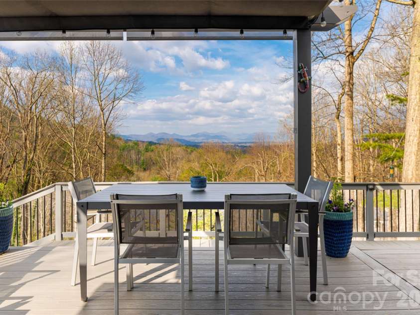 168 Skyview Circle, Asheville, NC 28804.  MLS# CAR4349077, YatesRealty ID 14041. Al fresco dining
