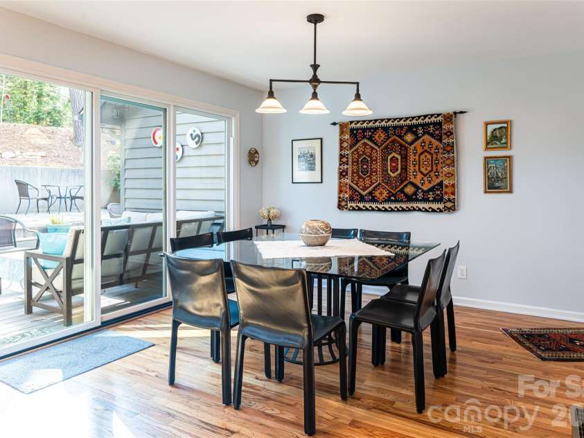 168 Skyview Circle, Asheville, NC 28804.  MLS# CAR4349077, YatesRealty ID 14041. Dining room