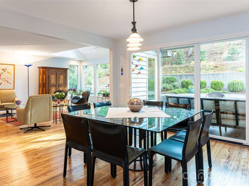 168 Skyview Circle, Asheville, NC 28804.  MLS# CAR4349077, YatesRealty ID 14041. Dining room