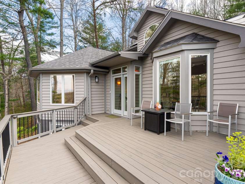 168 Skyview Circle, Asheville, NC 28804.  MLS# CAR4349077, YatesRealty ID 14041. Entrance