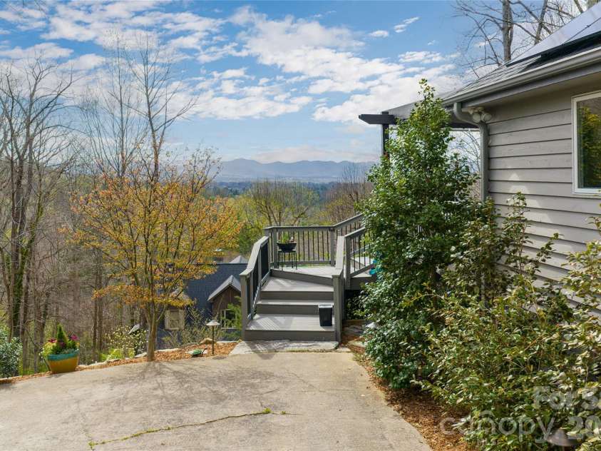 168 Skyview Circle, Asheville, NC 28804.  MLS# CAR4349077, YatesRealty ID 14041. From Driveway