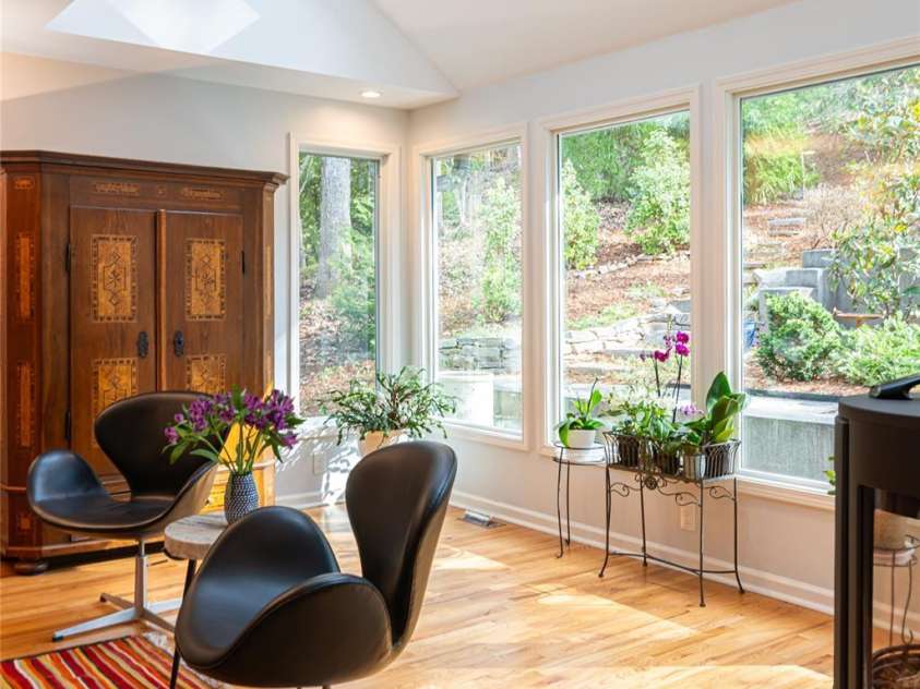 168 Skyview Circle, Asheville, NC 28804.  MLS# CAR4349077, YatesRealty ID 14041. Large windows