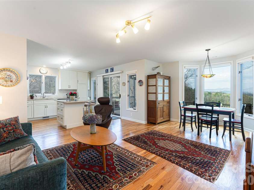 168 Skyview Circle, Asheville, NC 28804.  MLS# CAR4349077, YatesRealty ID 14041. Open floor plan