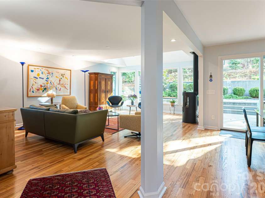 168 Skyview Circle, Asheville, NC 28804.  MLS# CAR4349077, YatesRealty ID 14041. Open floor plan
