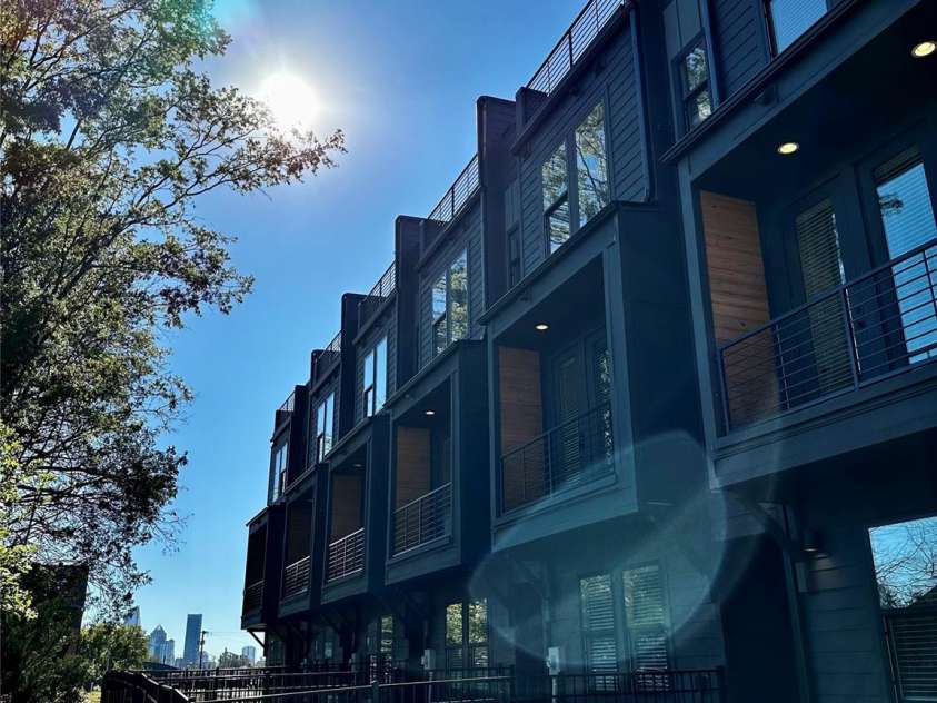 1017 North End Drive, Charlotte, NC 28206.  MLS# CAR4116476, YatesRealty ID 14042. Fenced In Backyard with Uptown Views.