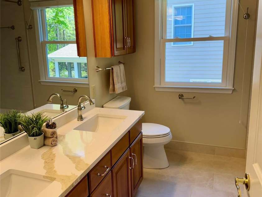 10919 Jordan Rae Lane, Charlotte, NC 28277.  MLS# CAR4361013, YatesRealty ID 14042. Guest Bath