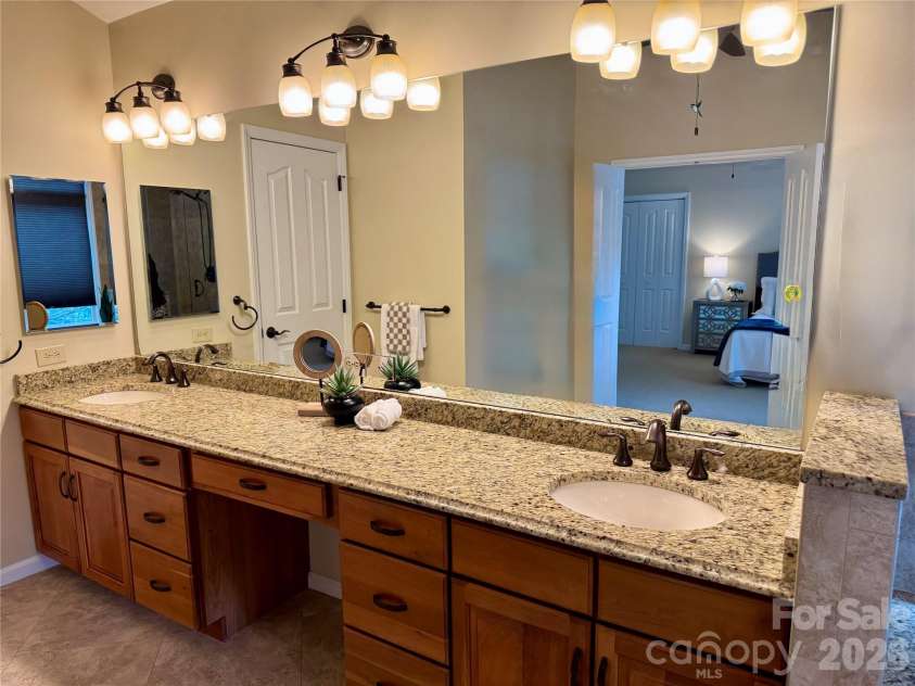 10919 Jordan Rae Lane, Charlotte, NC 28277.  MLS# CAR4361013, YatesRealty ID 14042. Primary Bath