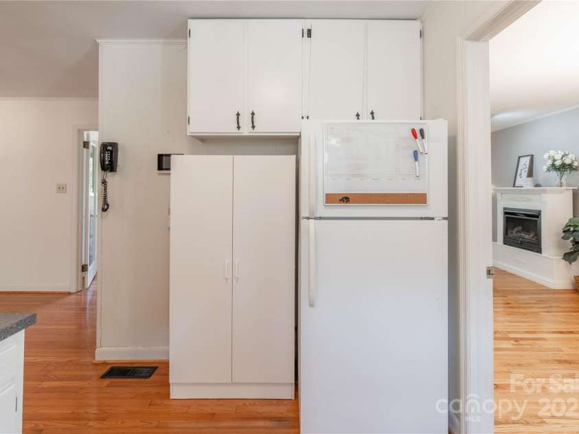 2808 Findley Road, Statesville, NC 28625.  MLS# CAR4255364, YatesRealty ID 14043. 