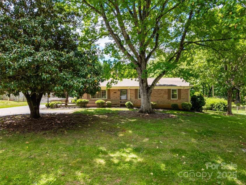 2808 Findley Road, Statesville, NC 28625.  MLS# CAR4255364, YatesRealty ID 14043. 