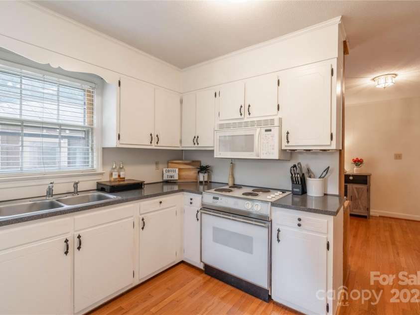 2808 Findley Road, Statesville, NC 28625.  MLS# CAR4255364, YatesRealty ID 14043. Kitchen