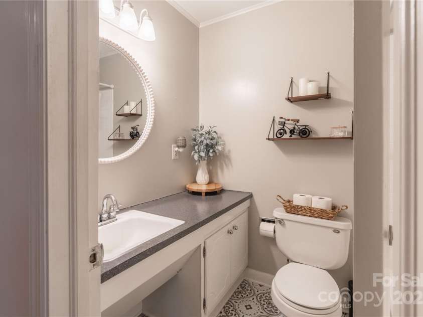 2808 Findley Road, Statesville, NC 28625.  MLS# CAR4255364, YatesRealty ID 14043. Secondary Bath