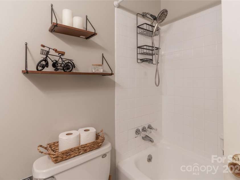 2808 Findley Road, Statesville, NC 28625.  MLS# CAR4255364, YatesRealty ID 14043. Secondary Bath