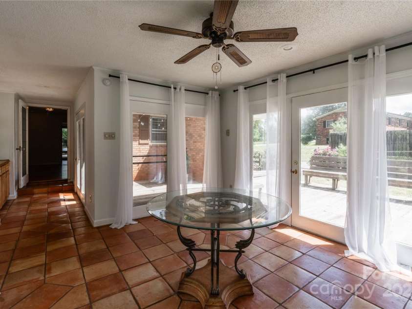 2808 Findley Road, Statesville, NC 28625.  MLS# CAR4255364, YatesRealty ID 14043. Sunroom