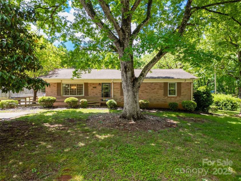 2808 Findley Road, Statesville, NC 28625.  MLS# CAR4255364, YatesRealty ID 14043. Welcome to 2808 Findley Rd