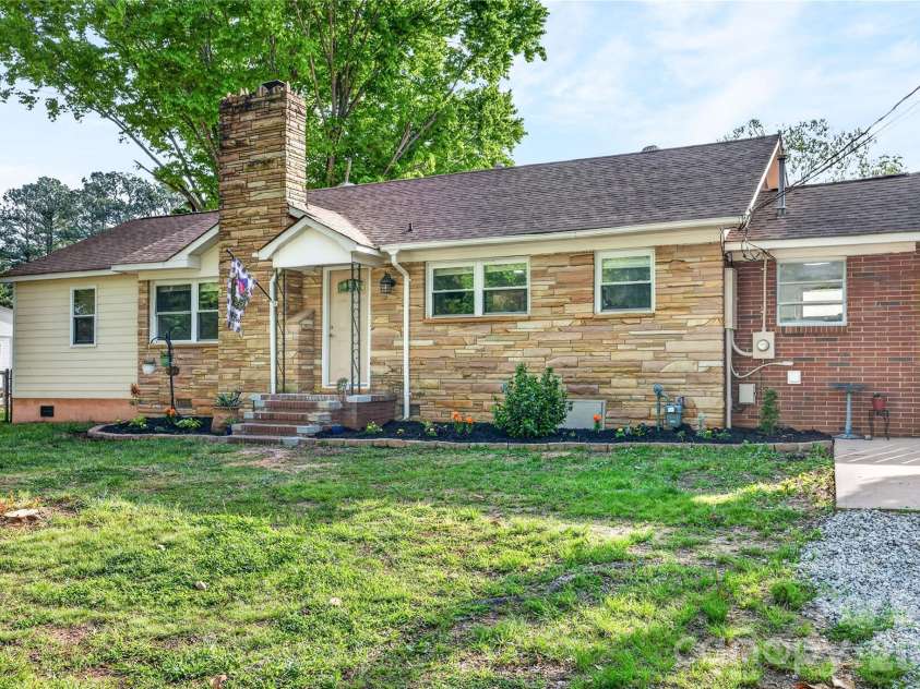 991 Shearers Road, Mooresville, NC 28115.  MLS# CAR4370372, YatesRealty ID 14043. 
