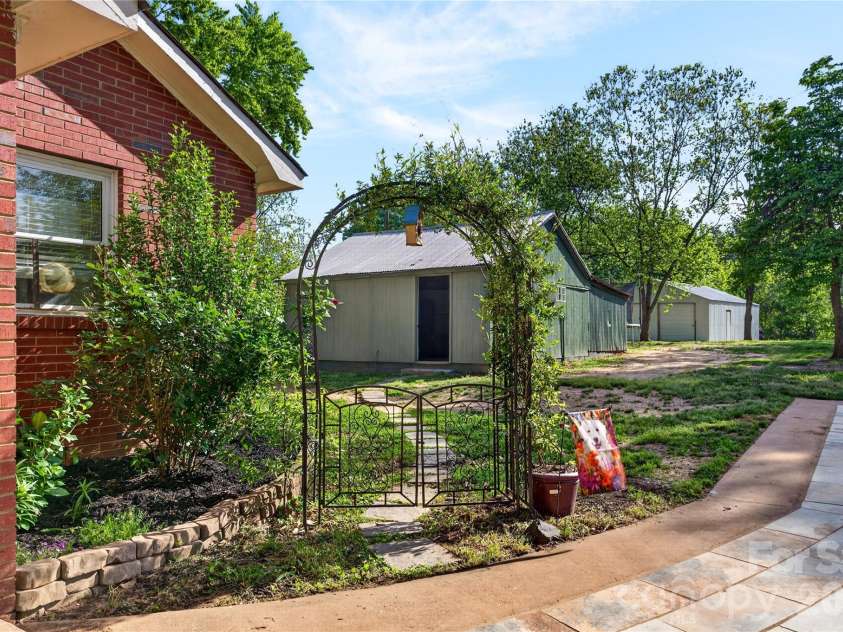 991 Shearers Road, Mooresville, NC 28115.  MLS# CAR4370372, YatesRealty ID 14043. 