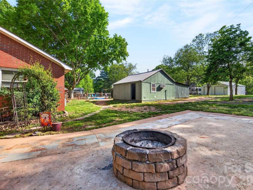 991 Shearers Road, Mooresville, NC 28115.  MLS# CAR4370372, YatesRealty ID 14043. 