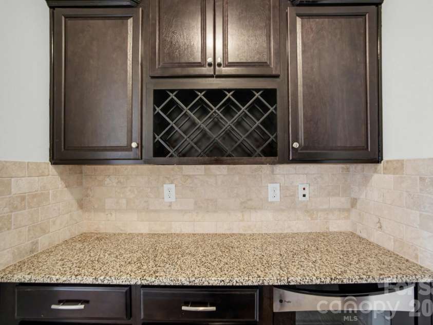 14020 Helen Benson Boulevard, Davidson, NC 28036.  MLS# CAR4344535, YatesRealty ID 14044. 
