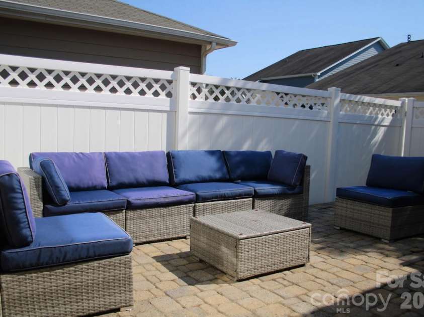 14020 Helen Benson Boulevard, Davidson, NC 28036.  MLS# CAR4344535, YatesRealty ID 14044. 