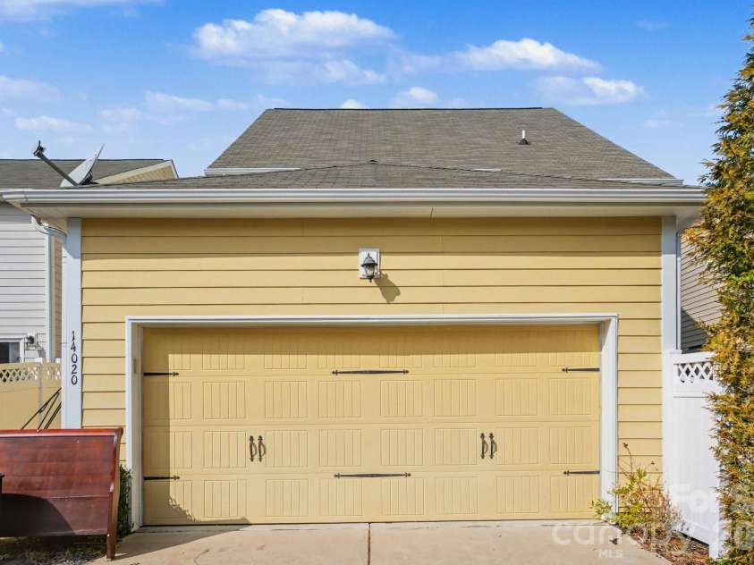 14020 Helen Benson Boulevard, Davidson, NC 28036.  MLS# CAR4344535, YatesRealty ID 14044. 