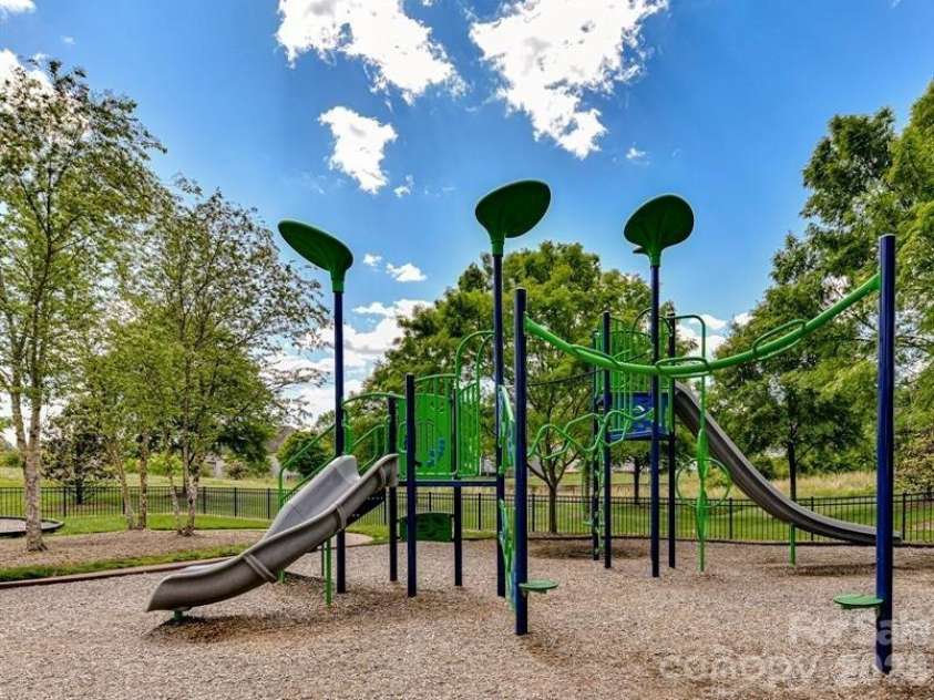 14020 Helen Benson Boulevard, Davidson, NC 28036.  MLS# CAR4344535, YatesRealty ID 14044. 