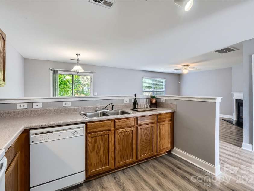 6335 Ziegler Lane, Charlotte, NC 28269.  MLS# CAR4256631, YatesRealty ID 14045. 