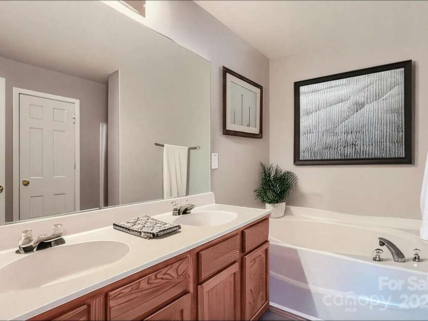 6335 Ziegler Lane, Charlotte, NC 28269.  MLS# CAR4256631, YatesRealty ID 14045. 