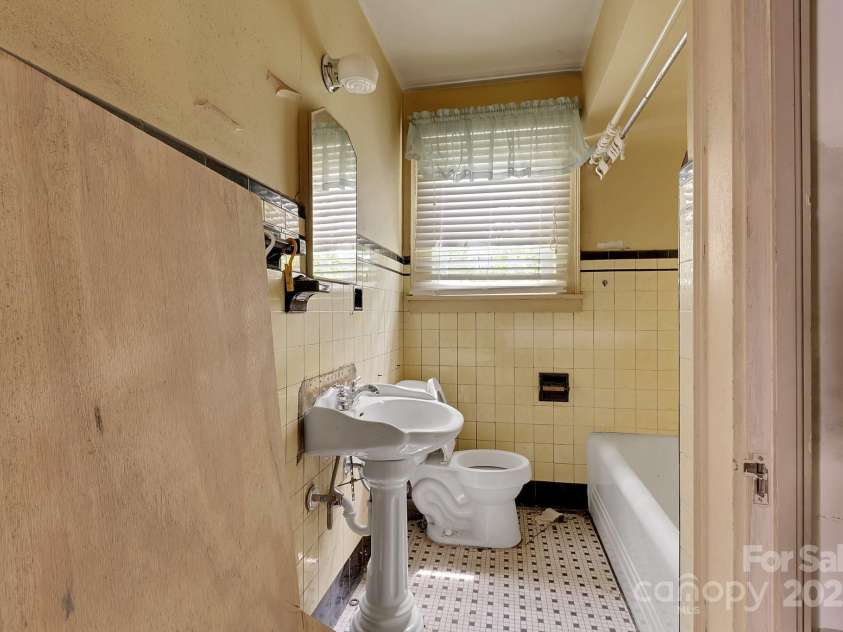 114 5th Street, Albemarle, NC 28001.  MLS# CAR4250566, YatesRealty ID 14046. 