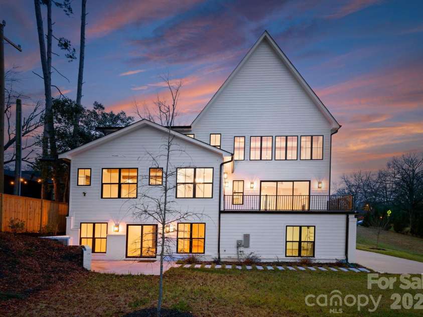 621 Poindexter Drive, Charlotte, NC 28209.  MLS# CAR4356218, YatesRealty ID 14051. 