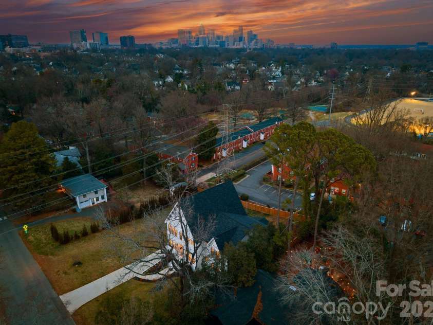 621 Poindexter Drive, Charlotte, NC 28209.  MLS# CAR4356218, YatesRealty ID 14051. 