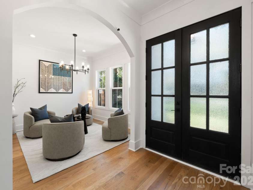 621 Poindexter Drive, Charlotte, NC 28209.  MLS# CAR4356218, YatesRealty ID 14051. 