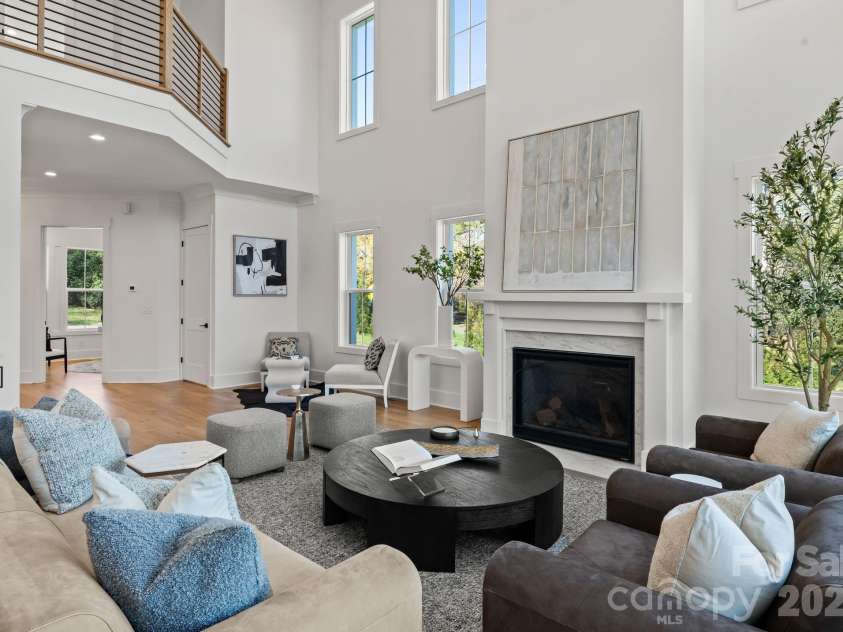 621 Poindexter Drive, Charlotte, NC 28209.  MLS# CAR4356218, YatesRealty ID 14051. 