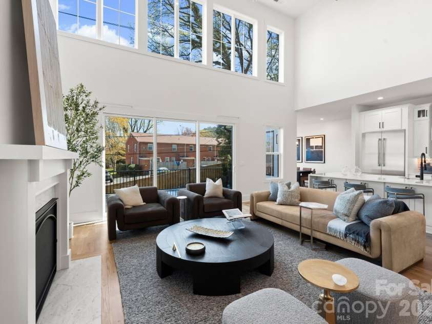 621 Poindexter Drive, Charlotte, NC 28209.  MLS# CAR4356218, YatesRealty ID 14051. 