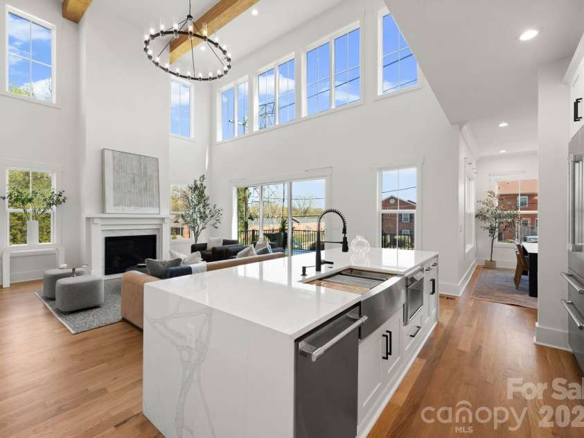 621 Poindexter Drive, Charlotte, NC 28209.  MLS# CAR4356218, YatesRealty ID 14051. 