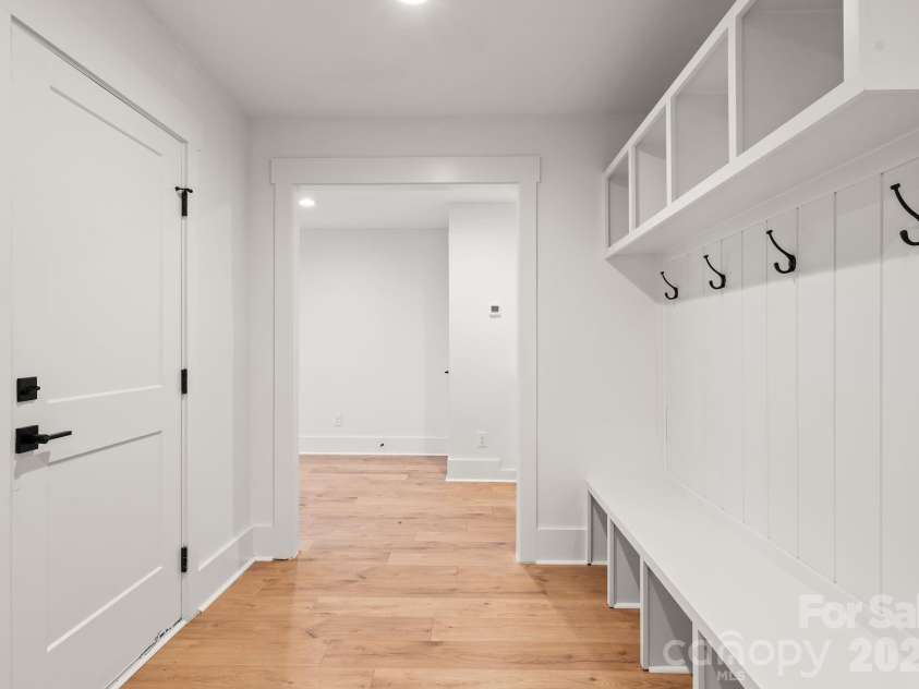 621 Poindexter Drive, Charlotte, NC 28209.  MLS# CAR4356218, YatesRealty ID 14051. 