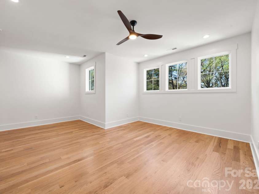 621 Poindexter Drive, Charlotte, NC 28209.  MLS# CAR4356218, YatesRealty ID 14051. 