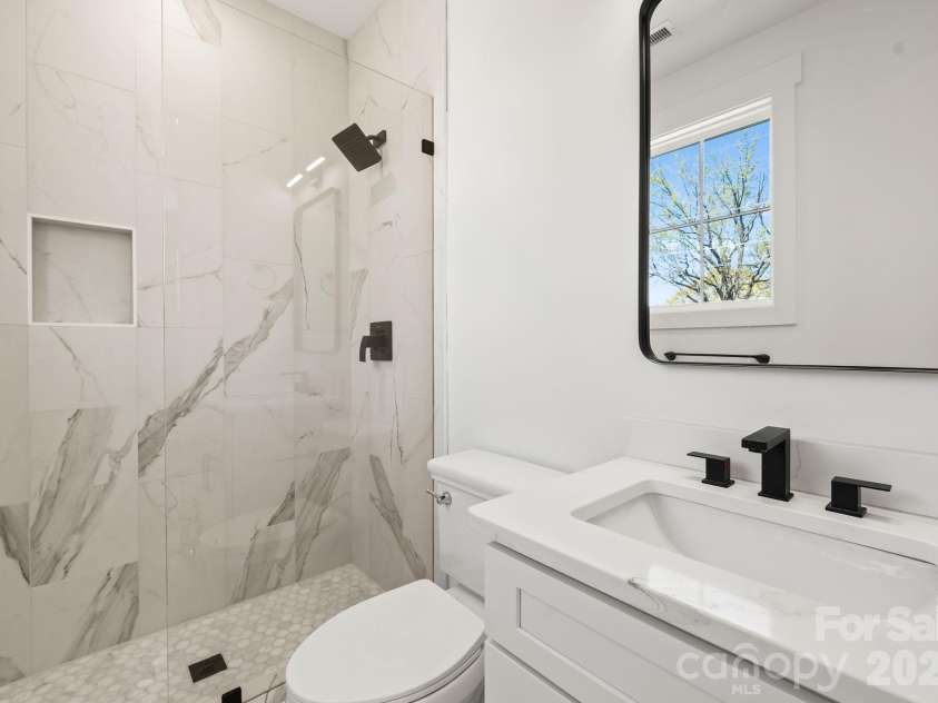 621 Poindexter Drive, Charlotte, NC 28209.  MLS# CAR4356218, YatesRealty ID 14051. 